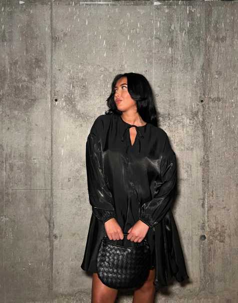 Narrated Round neck long sleeves oversized mini dress in black metallic