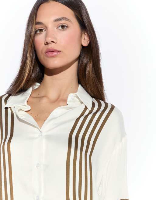 Narrated Short sleeve shirt in cream olive stripe, 3 of 4