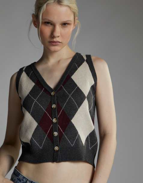 Narrated V neck vest in charcoal argyle