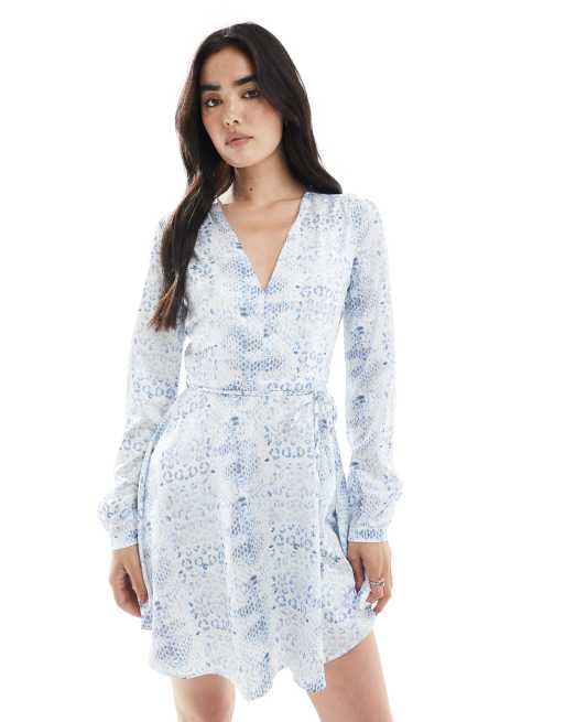 Narrated V-neck waist tie mini dress in white blue animal
