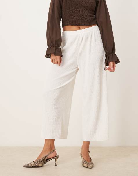Narrated Wide-leg culottes in pleated white velvet