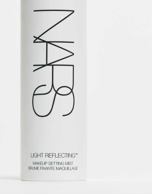 NARS – Odbijająca światło mgiełka utrwalająca makijaż , 2 z 4