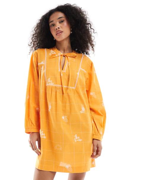 Native Youth - Aangerimpelde mini jurk met pofmouwen en borduursels in oranje - view 1