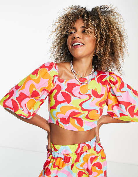Native Youth – Asymmetrisk crop top med puffärmar och abstrakt fruktmönster i retrostil, del av set - view 1