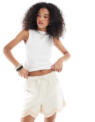 Native Youth Beach Embroidered Scallop Edge Shorts