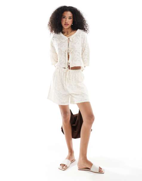 Native Youth – Bestickte Cropped-Bluse in Elfenbein - view 1