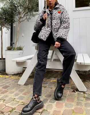Manteaux et vestes Native Youth - Doudoune oversize à capuche avec broderie fraise et imprimé léopard