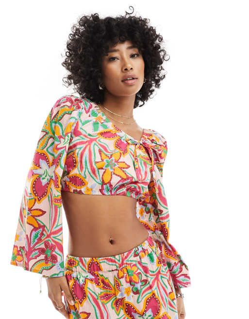 Native Youth – Flerfärgad, blommig blus i asymmetrisk, kort design, del av set