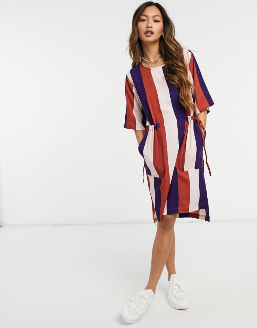 Native Youth – Gestreiftes Kleid mit Bindegürtel