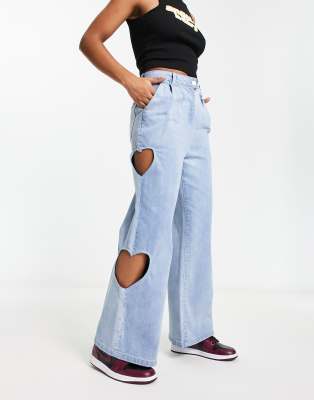 Native Youth - Jeans in verwaschenem Blau mit Cut-Out-Detail und geradem Schnitt