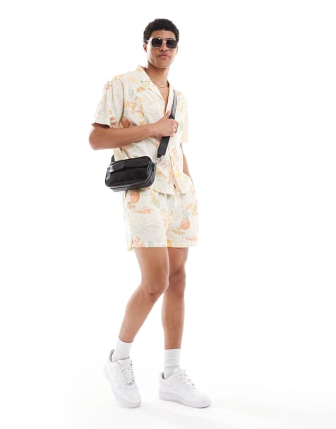 Native Youth – Lässig geschnittene Shorts mit buntem Strandprint - view 1