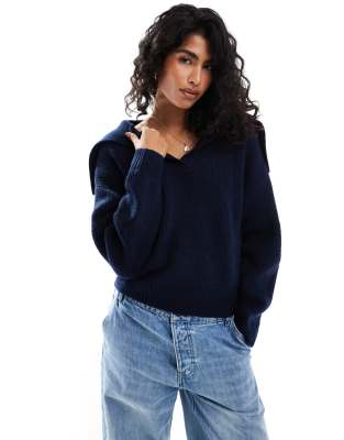 Native Youth - Oversize-Pullover in Marineblau mit Kragendetail