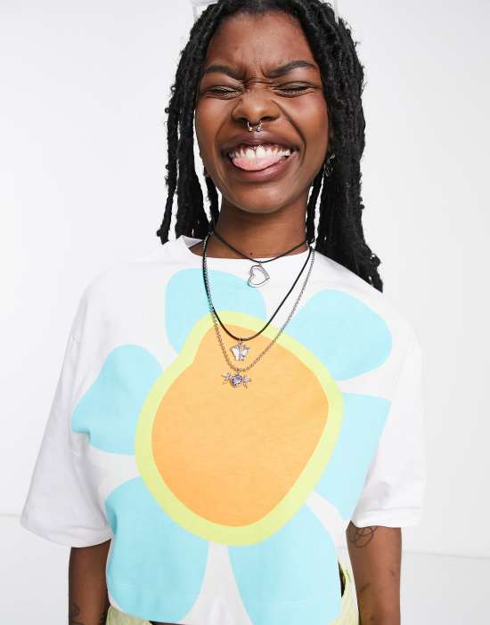 https://images.asos-media.com/products/native-youth-oversized-boxy-t-shirt-with-blown-out-flower-graphic/202693918-1-multi?$n_550w$&wid=550&fit=constrain