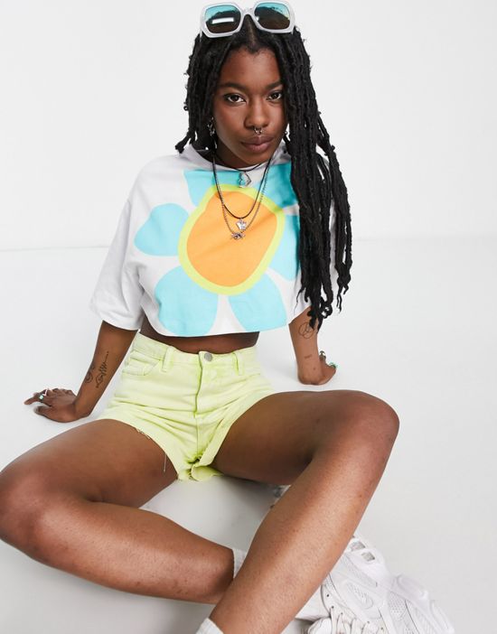 https://images.asos-media.com/products/native-youth-oversized-boxy-t-shirt-with-blown-out-flower-graphic/202693918-4?$n_550w$&wid=550&fit=constrain