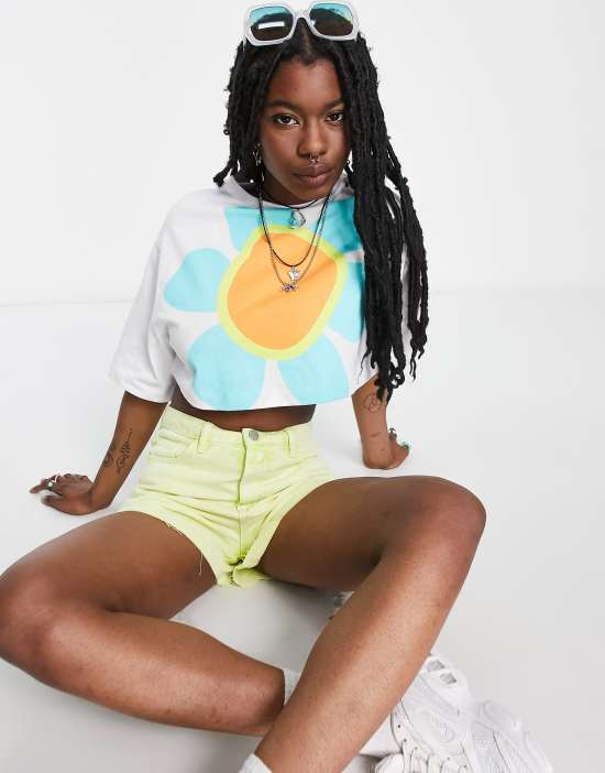 https://images.asos-media.com/products/native-youth-oversized-boxy-t-shirt-with-blown-out-flower-graphic/202693918-4?$n_550w$&wid=550&fit=constrain