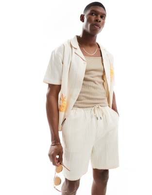 Native Youth - Pantaloncini lunghezza media color crema con ricami - view 1