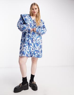 Native Youth Plus - Baumwoll-Minikleid in Blau mit Batikmuster und übergroßem Kragen