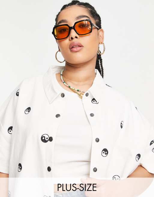 Native Youth – Plus – Koszula jeansowa oversize z haftowanym wzorem yin-yang