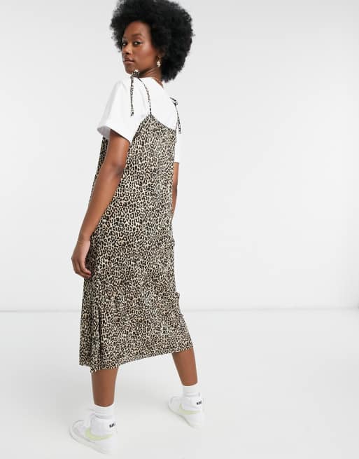 Native Youth Robe mi longue 2 en 1 plissee a imprime leopard et bretelles nouees avec t shirt