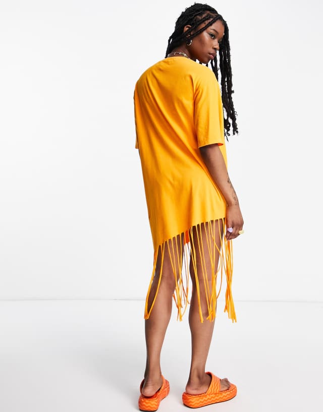 Native Youth T-shirt dress with fringed hem in vintage sun print 0