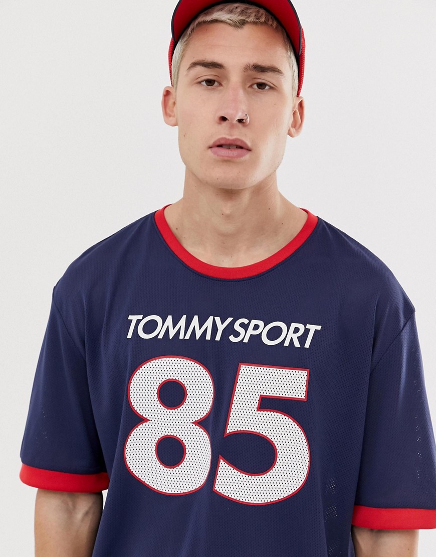 Navy oversized T-shirt med printet 85-symbol fra Tommy Sport-Marineblå