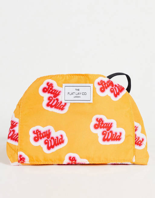 Neceser de maquillaje naranja con estampado de texto 