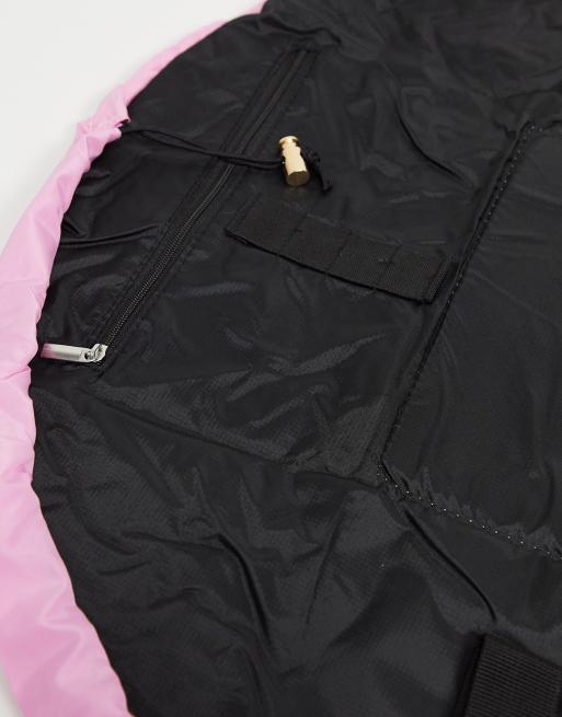 Neceser de maquillaje rosa chicle con cordón ajustable exclusivo de The Flat Lay Co. x ASOS, 3 de 4