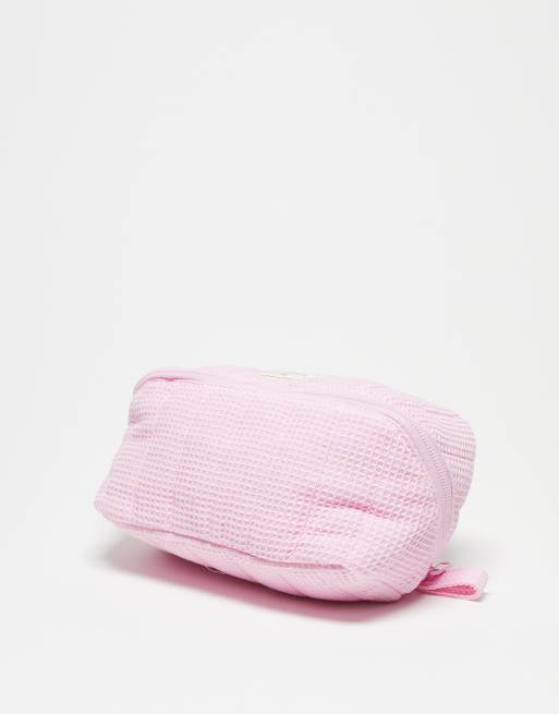 Neceser de maquillaje rosa cuadrado desplegable de tejido gofrado Marshmallow exclusivo de The Flat Lay Co. x ASOS , 3 de 3