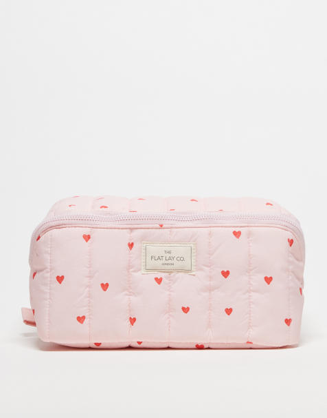 Neceser de maquillaje rosa pastel con estampado de corazones Marshmallow de The Flat Lay Co. - view 1
