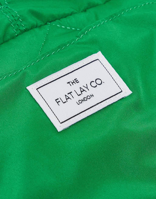 Neceser de maquillaje verde acolchado con cordón ajustable exclusivo de The Flat Lay Co. x ASOS, 3 de 4