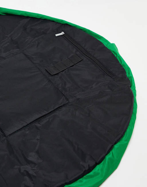 Neceser de maquillaje verde acolchado con cordón ajustable exclusivo de The Flat Lay Co. x ASOS, 4 de 4