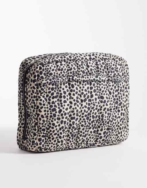 Neceser extragrande con estampado de guepardo The Showcase exclusivo de The Flat Lay Co. x ASOS , 2 de 3