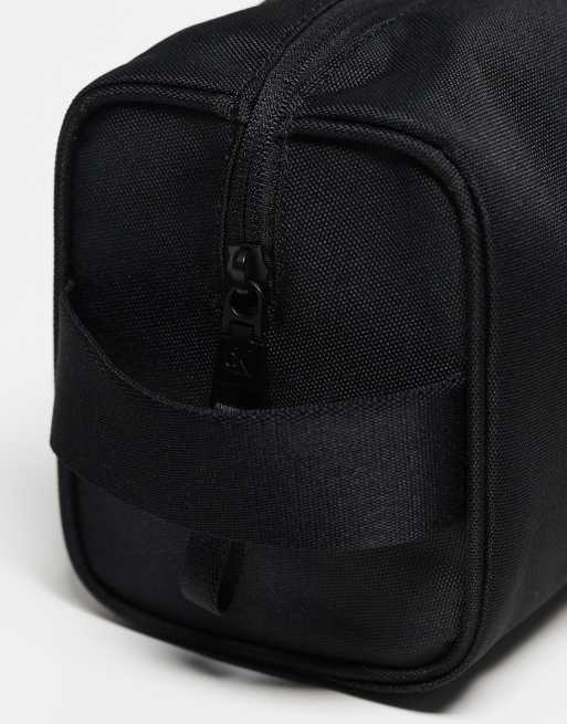 Neceser negro básico de estilo deportivo de Calvin Klein Jeans, 2 de 4
