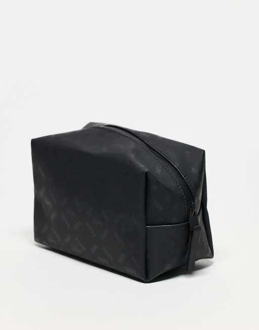 Neceser negro pequeño impermeable con logo en el mismo tono 15580 de Rains, 3 de 3