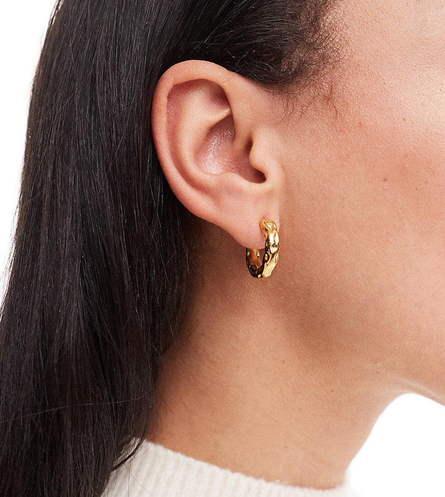 Neck On The Line 19mm gold plated stainless steel textured hoop earrings
