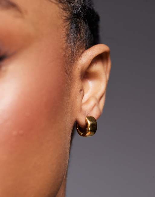Neck On The Line chubby huggie hoops in gold plate