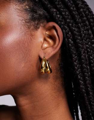 Neck On The Line Neck On The Line double hoop earrings in gold plated