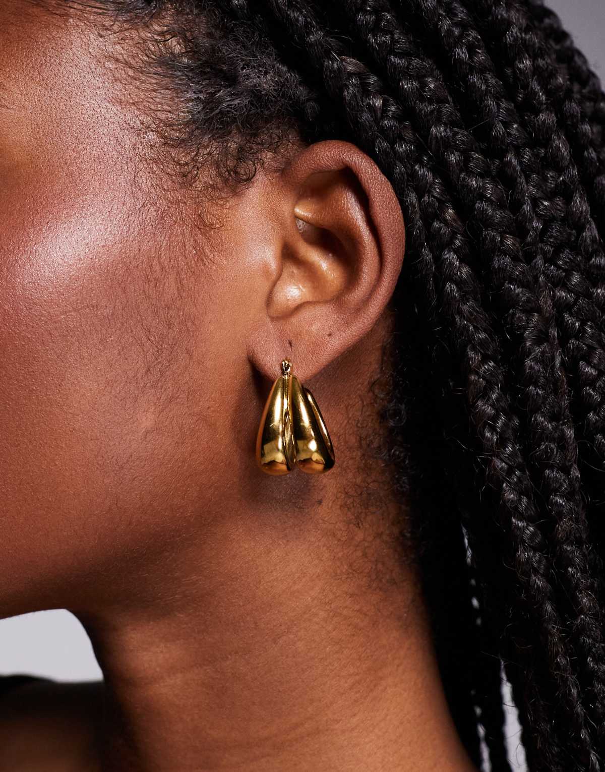 Neck On The Line double hoop earrings in gold plated
