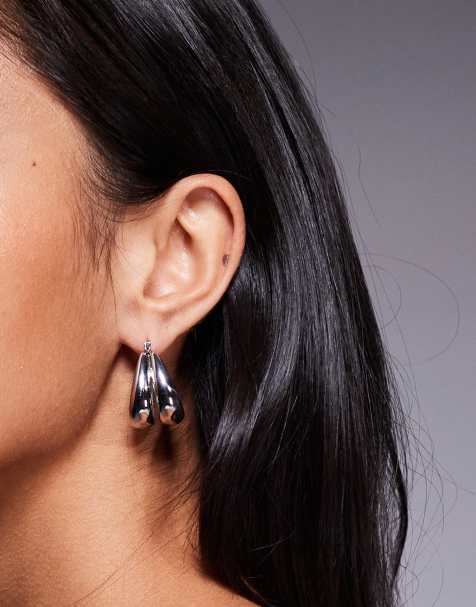 Neck On The Line double hoop earrings in silver - view 1