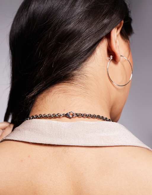 Neck on the Line statement t-bar necklace in stainless steel, 3 of 3