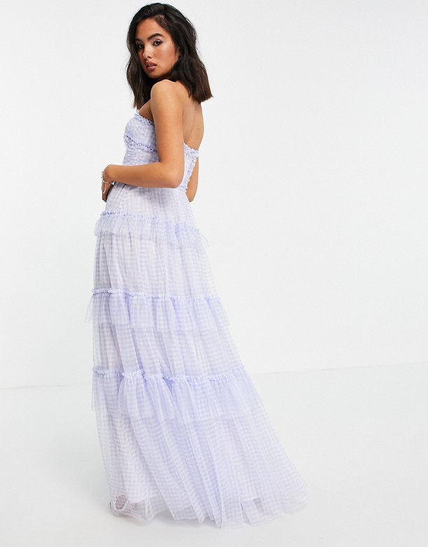  Twój Needle & Thread – Caroline – Niebieska sukienka maxi z falbankami i wzorem w kratkę vichy Niebieskie w kratę vichy
