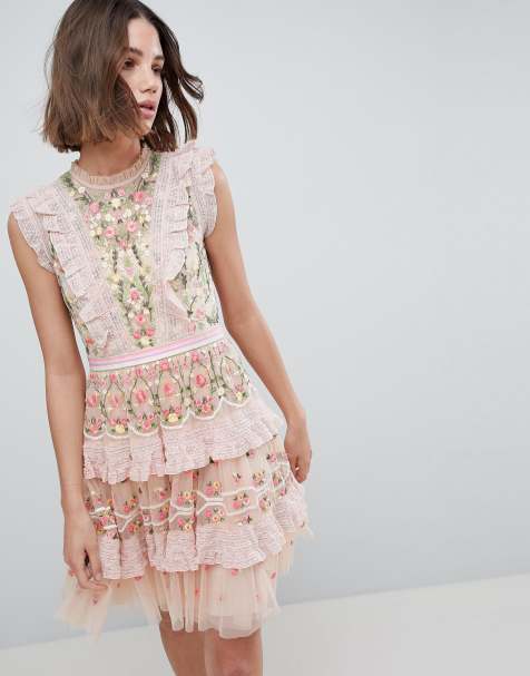 Needle & Thread - Robe courte Ã  col montant et superposition avec broderies