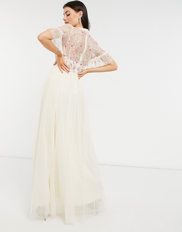  Szczególny Needle & Thread – Zdobiona sukienka midaxi z warstwowymi rękawami w kolorze szampańskim Szampan