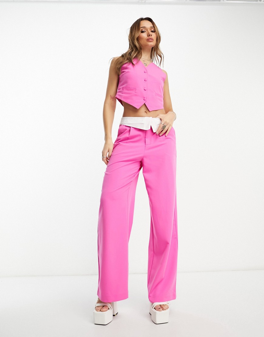 neon & nylon - pantaloni sartoriali con fascia in vita risvoltata a contrasto rosa acceso in coordinato