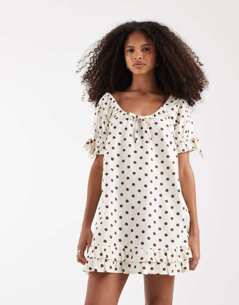 Neon Rose - Aangerimpelde jurk in beige met stippen - view 1