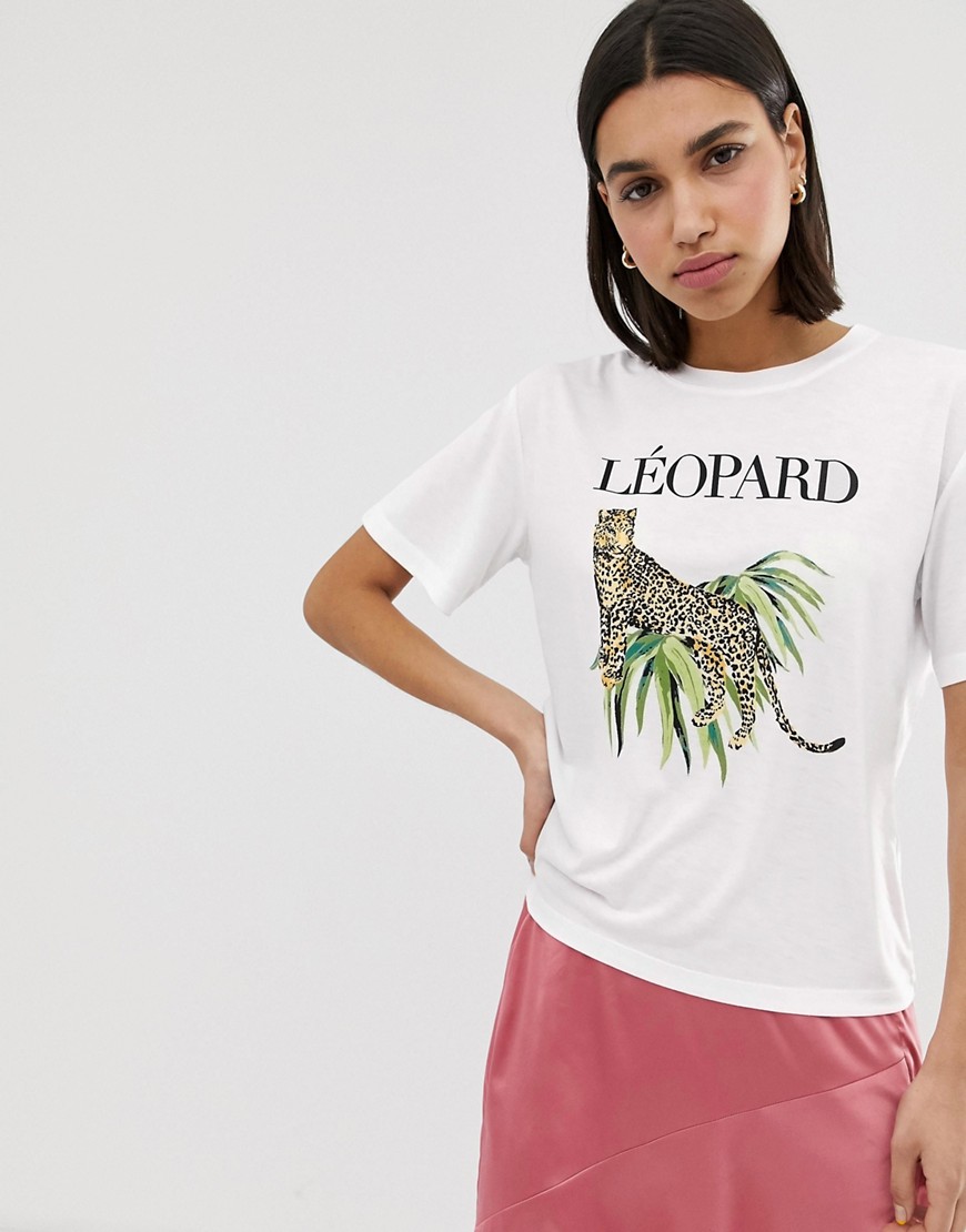 Neon Rose afslappet t-shirt med leopardgrafik-Hvid