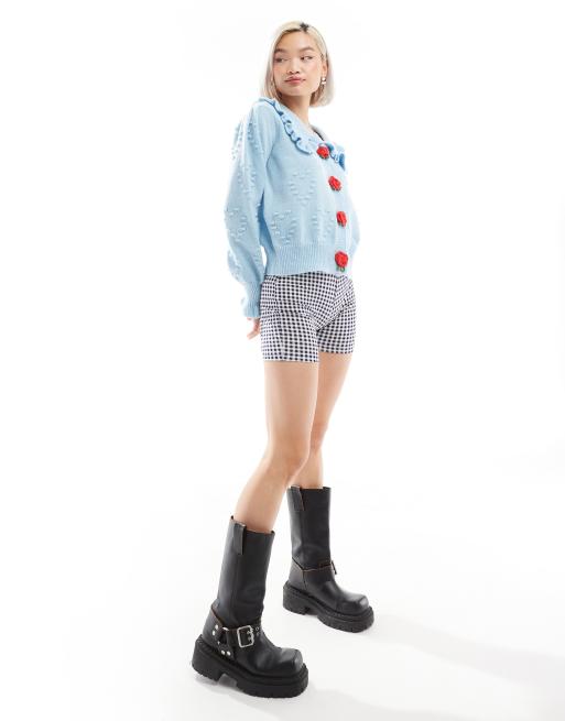 Neon Rose - Ajourgebreid vest met rozenknopjes in babyblauw, 3 van 4