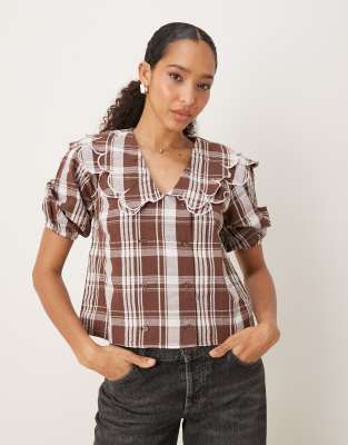 Neon Rose Neon Rose check print scallop collar blouse in beige-Neutral