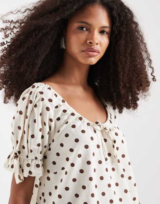 Neon Rose – Gesmoktes Hängerkleid in Beige mit Punktemuster, 3 von 4