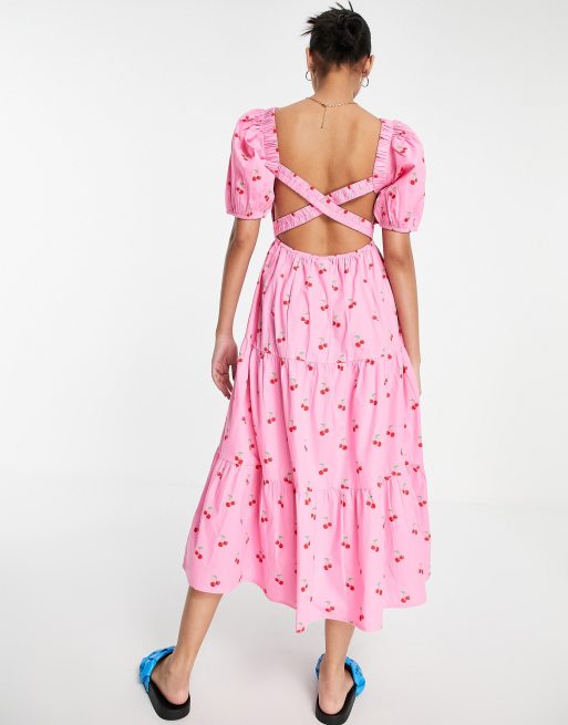 Neon Rose - Lagdelt midi-teakjole med rynket top og bindebånd bagpå i kirsebærprint, 3 af 4
